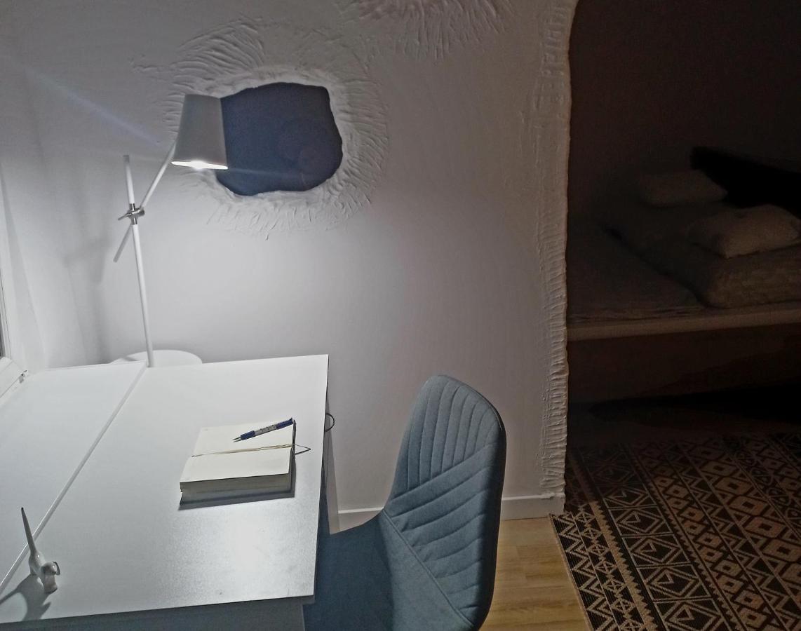 Nice Apartament With Small Tub Warsawa Bagian luar foto