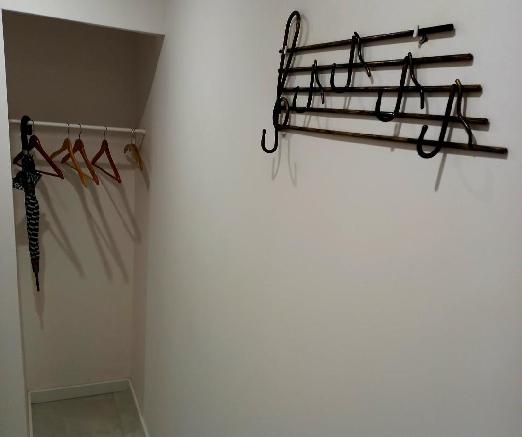 Nice Apartament With Small Tub Warsawa Bagian luar foto