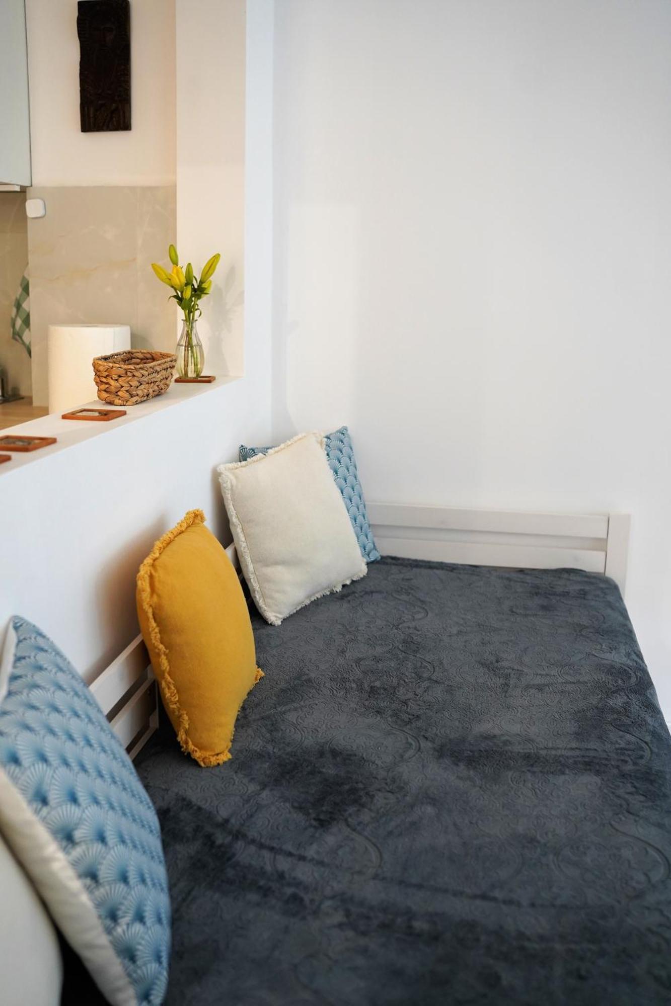 Nice Apartament With Small Tub Warsawa Bagian luar foto